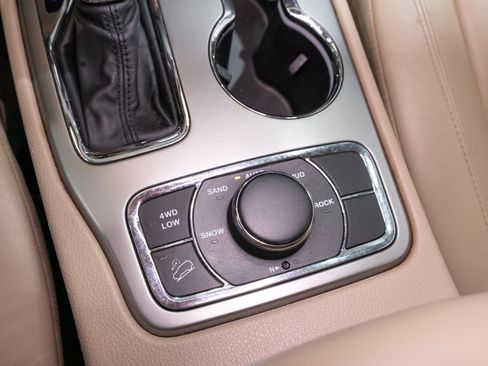 Used 2018 Jeep Grand Cherokee Limited AWD/4WD image 25