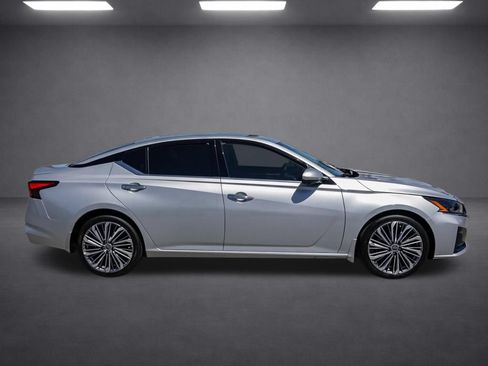 Used 2025 Nissan Altima 2.5 SL FWD image 3