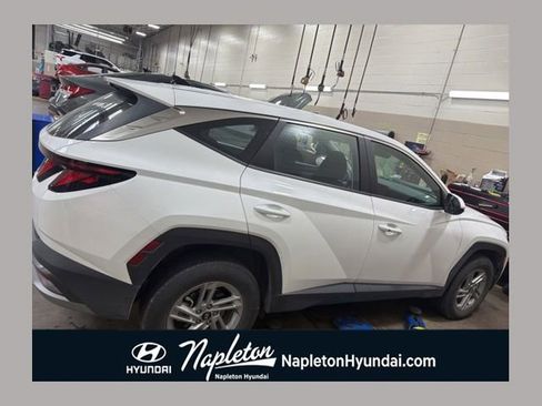 Used 2025 Hyundai Tucson SE FWD image 1