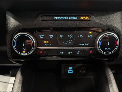 Used 2022 Ford Escape Titanium AWD/4WD image 29