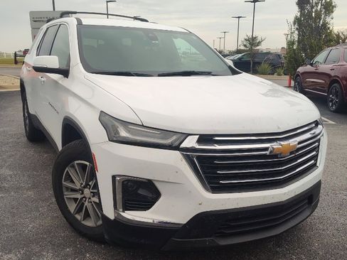 Used 2023 Chevrolet Traverse LT image 1