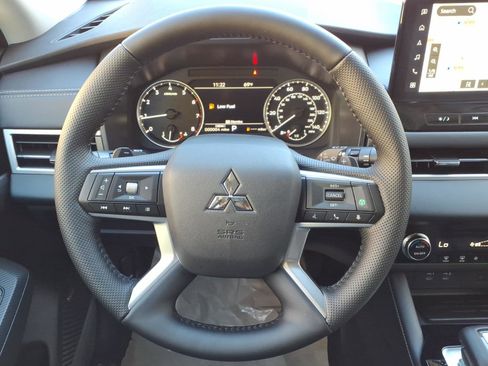 New 2026 Mitsubishi Outlander SE FWD image 19
