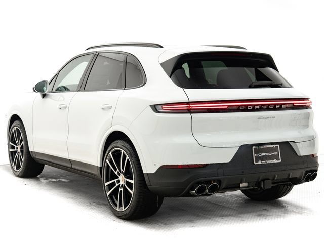 Certified 2026 Porsche Cayenne AWD/4WD image 3
