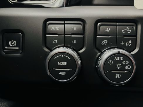 Used 2026 GMC Sierra 1500 AT4 w/ Technology Package AWD/4WD image 59