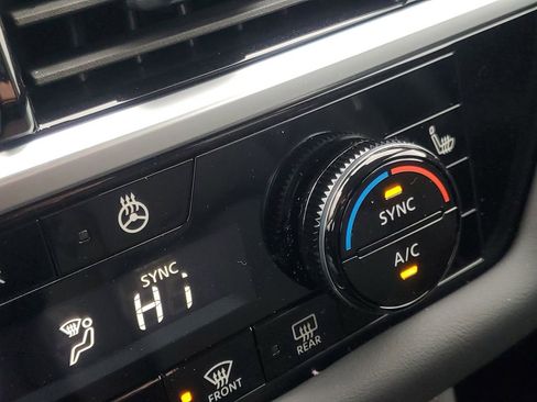 New 2025 Nissan Pathfinder SL image 24