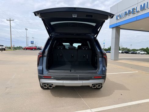New 2026 Chevrolet Traverse LT FWD image 2