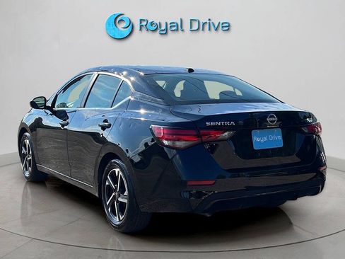 Used 2025 Nissan Sentra SV FWD image 4