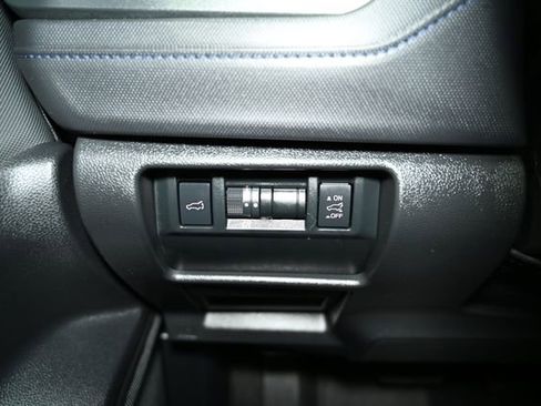 Certified 2025 Subaru Forester Limited image 40