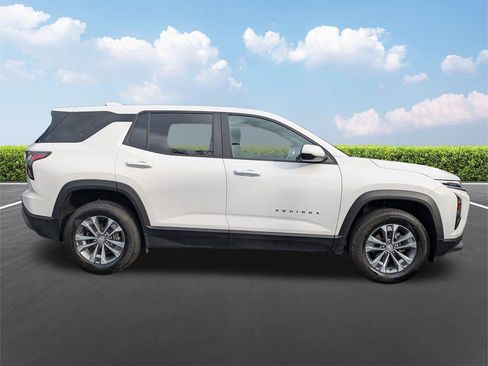 Used 2025 Chevrolet Equinox LT image 3