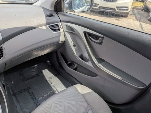 Used 2012 Hyundai Elantra GLS FWD image 16