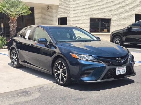 Used 2018 Toyota Camry SE FWD image 3