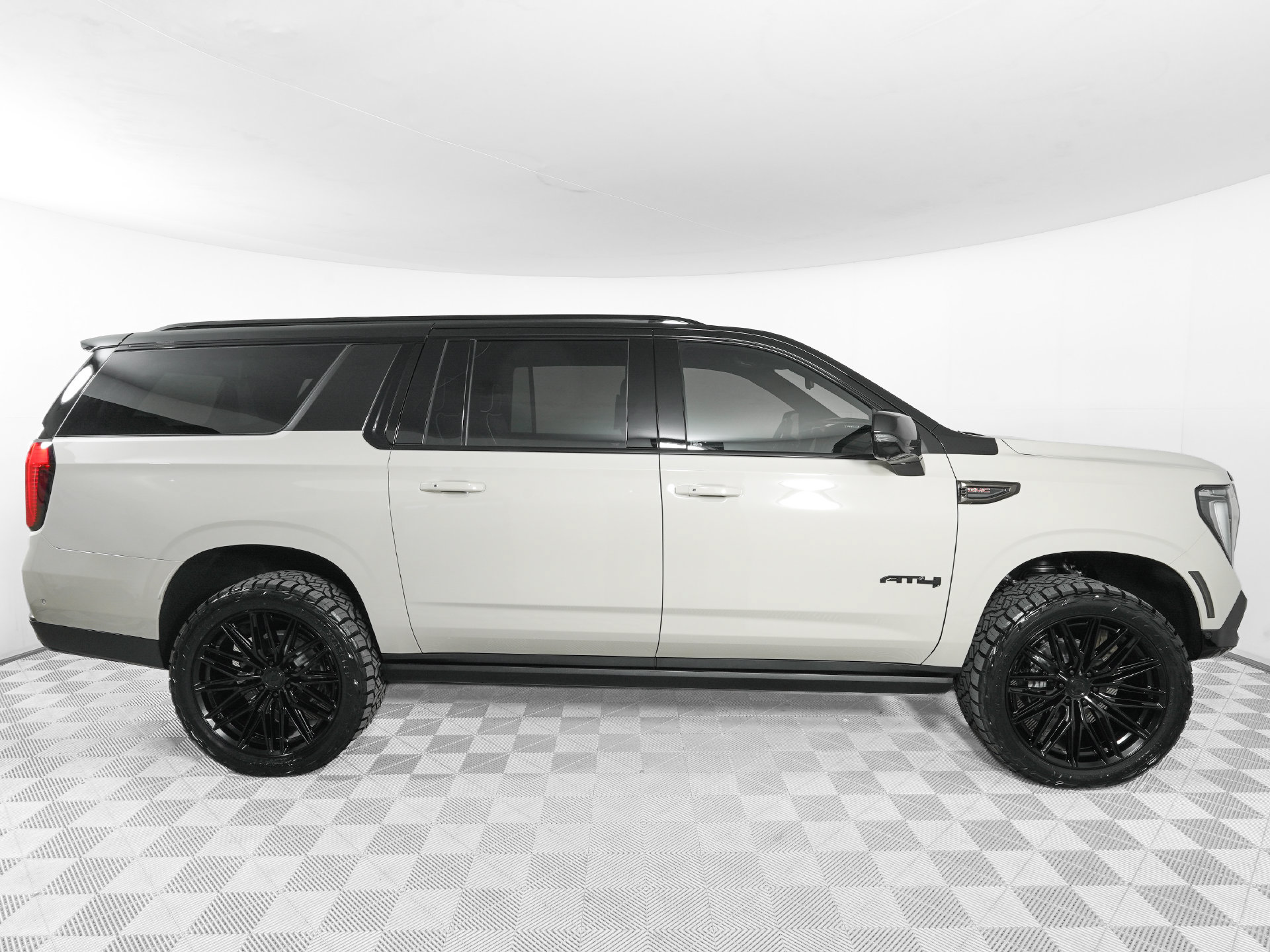 Used 2027 GMC Yukon XL AT4 Ultimate AWD/4WD image 5