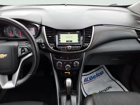 Used 2017 Chevrolet Trax LT w/ LT Convenience Package image 13