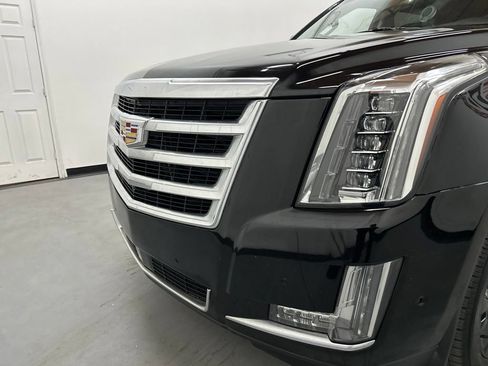 Used 2019 Cadillac Escalade ESV Luxury AWD/4WD image 24