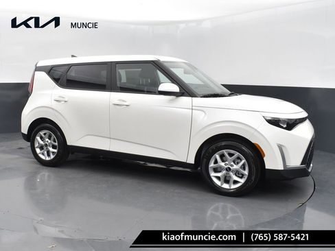 Used 2025 Kia Soul LX w/ LX Technology Package FWD image 1