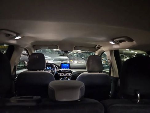 Used 2020 Ford Escape SE image 16