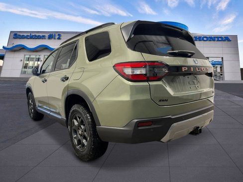 Used 2026 Honda Pilot TrailSport image 3