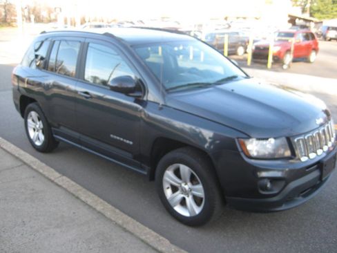 Used 2014 Jeep Compass Latitude w/ Sun/Sound Group AWD/4WD image 3