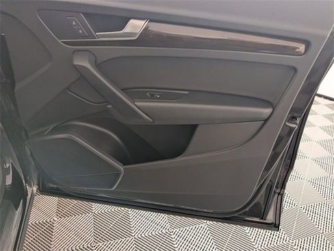 Used 2019 Audi Q5 2.0T Premium image 35
