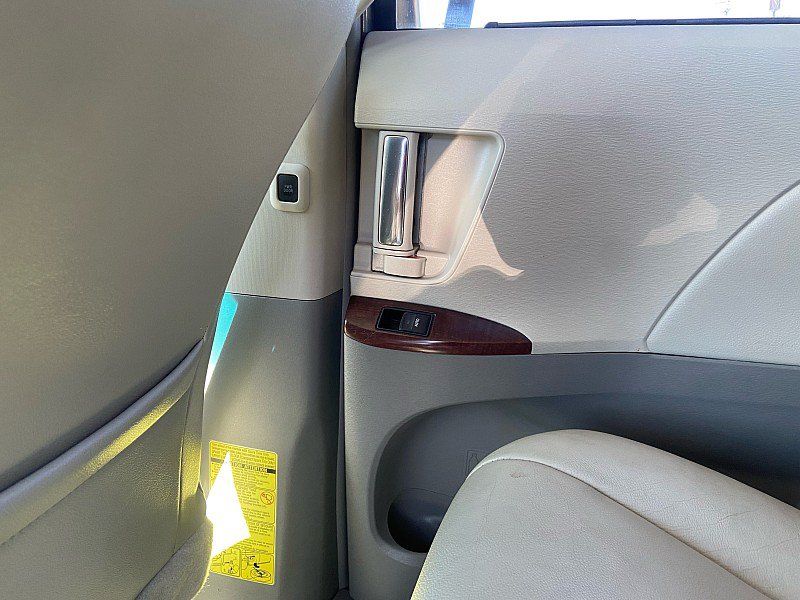 Used 2012 Toyota Sienna XLE w/ Entertainment Pkg FWD image 20