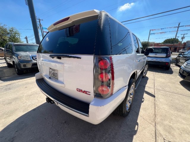 Used 2009 GMC Yukon Denali RWD image 5