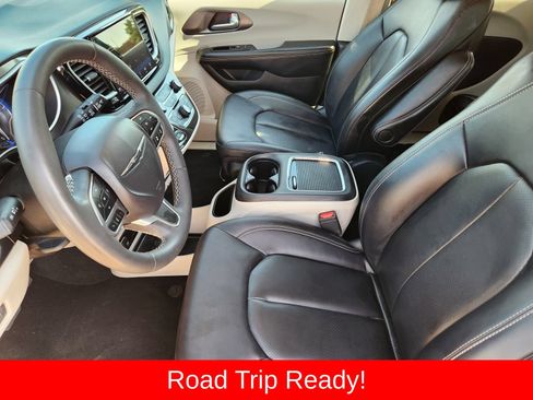 Used 2024 Chrysler Pacifica Touring-L FWD image 20