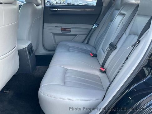 Used 2006 Chrysler 300 C w/ Navigation & Sound Group II RWD image 11