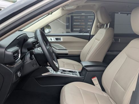 Used 2023 Ford Explorer Limited w/ Limited Technology Package image 9