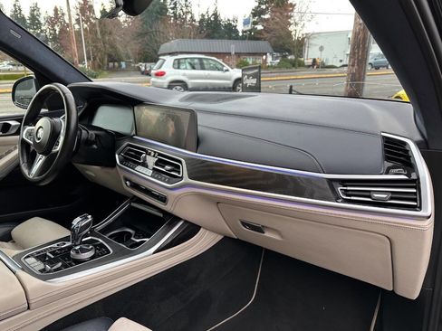 Used 2022 BMW X7 xDrive40i w/ M Sport Package AWD/4WD image 18