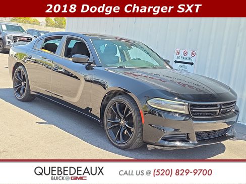 Used 2018 Dodge Charger SXT w/ Blacktop Package RWD image 1