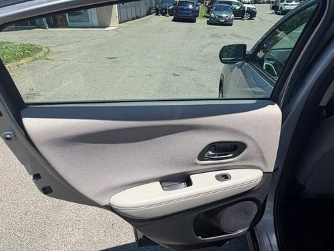 Used 2018 Honda HR-V LX image 18