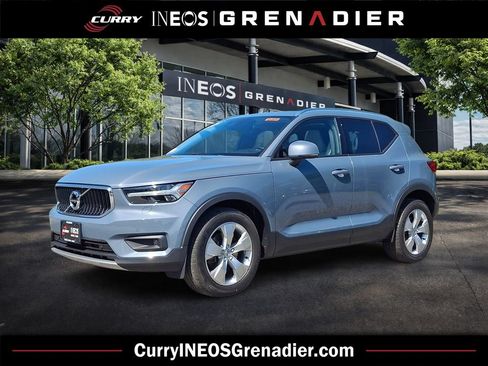 Used 2022 Volvo XC40 T5 Momentum w/ Premium Package AWD/4WD image 1