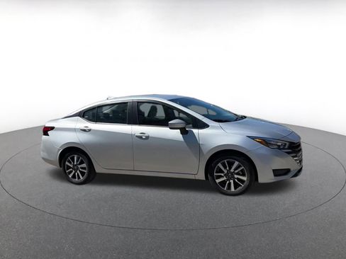 Used 2025 Nissan Versa SV image 2