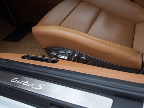 Used 2015 Porsche 911 Turbo S image 22