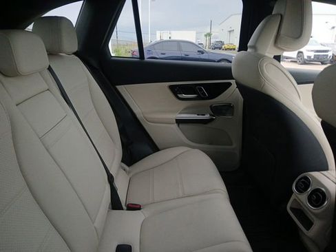 Used 2024 Mercedes-Benz GLC 300 4MATIC image 8