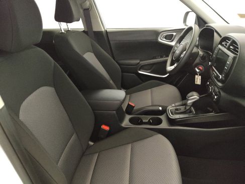 Used 2025 Kia Soul LX w/ LX Technology Package FWD image 21