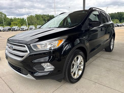 Certified 2018 Ford Escape SE w/ SE Sync 3 Package AWD/4WD image 3