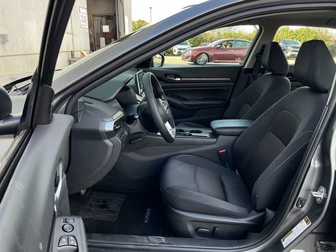 Used 2025 Nissan Altima 2.5 SV image 10