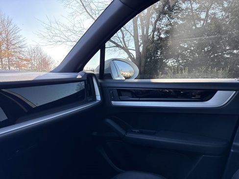Used 2024 Porsche Cayenne image 24