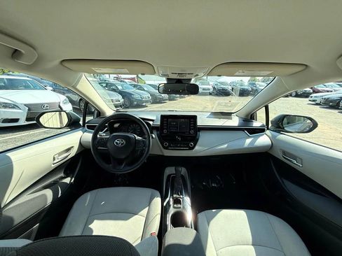 Used 2021 Toyota Corolla L image 3