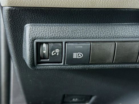 Used 2021 Toyota Corolla LE image 10