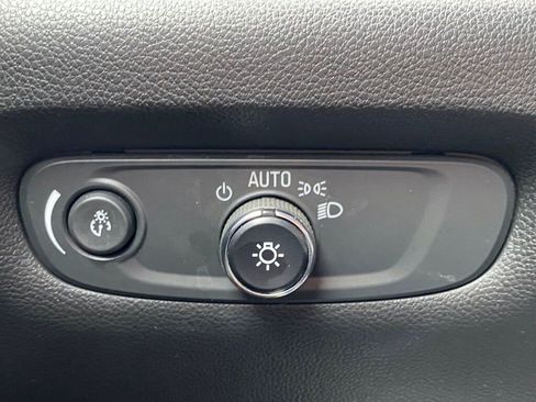 Used 2022 Chevrolet Traverse LT w/ LT Premium Package image 30