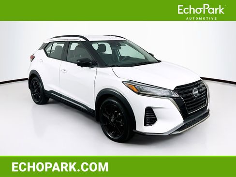 Used 2023 Nissan Kicks SR image 1