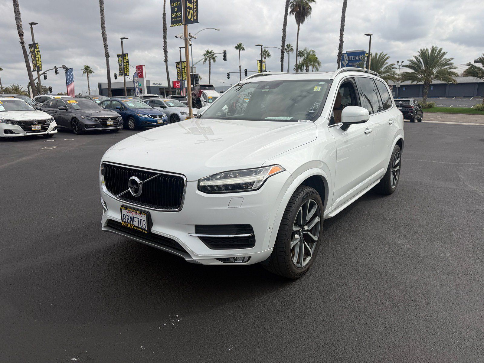 Used 2018 Volvo XC90 T6 Momentum w/ Convenience Package AWD/4WD image 3