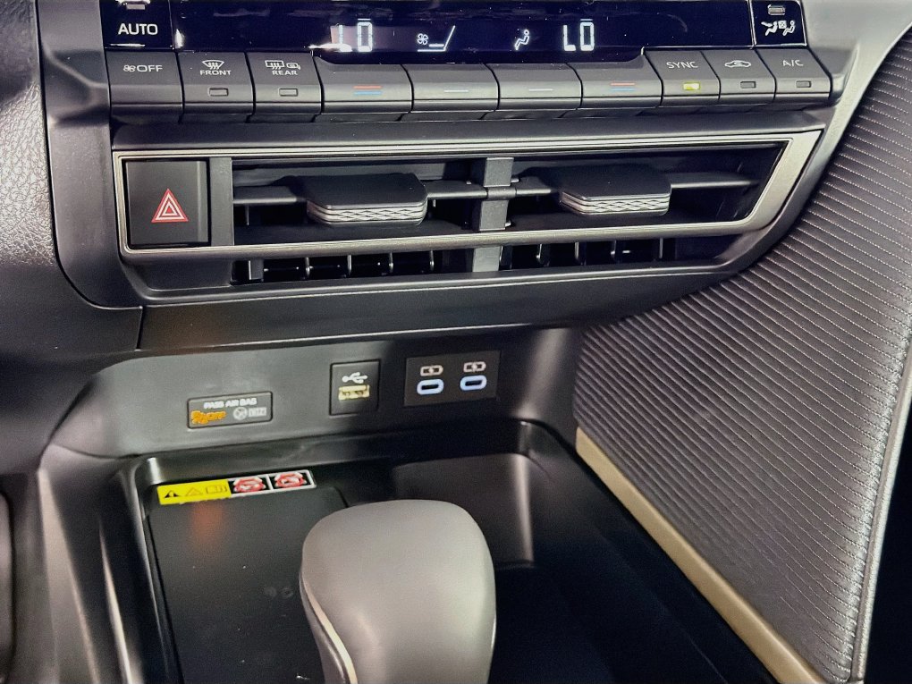 New 2026 Toyota Camry SE w/ Multimedia Upgrade Package FWD image 19