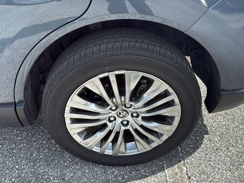Used 2024 Toyota Venza Limited AWD/4WD image 10