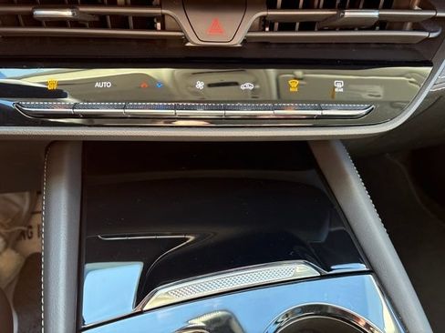 Used 2025 Buick Envision Sport Touring AWD/4WD image 16