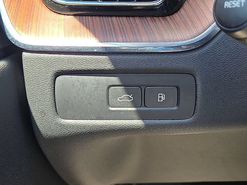Used 2023 Volvo XC60 T8 Plus AWD/4WD image 25