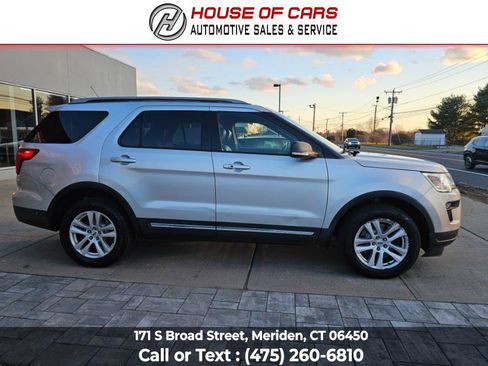 Used 2019 Ford Explorer XLT w/ Equipment Group 202A AWD/4WD image 3