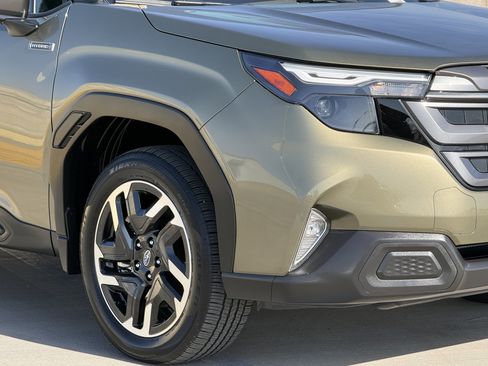 Used 2025 Subaru Forester Premium image 4